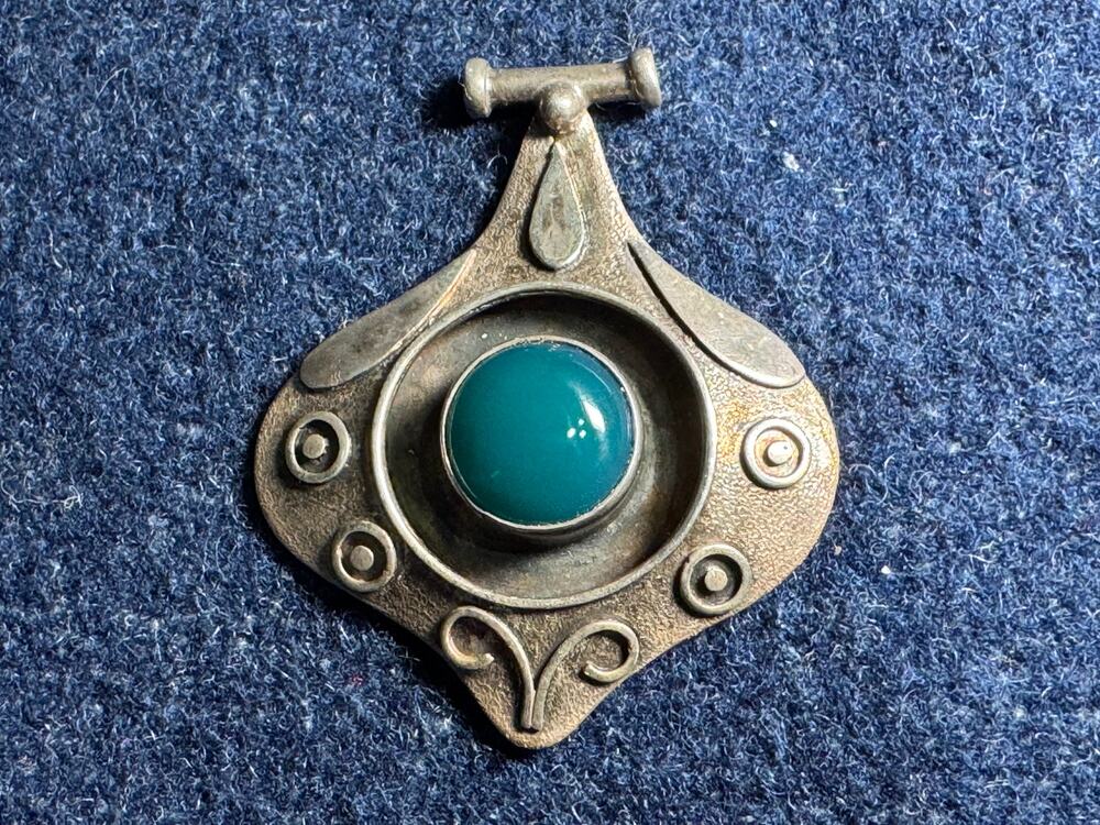 925 Silver Vintage Art Nouveau Jade Cabachon Pendant 19g